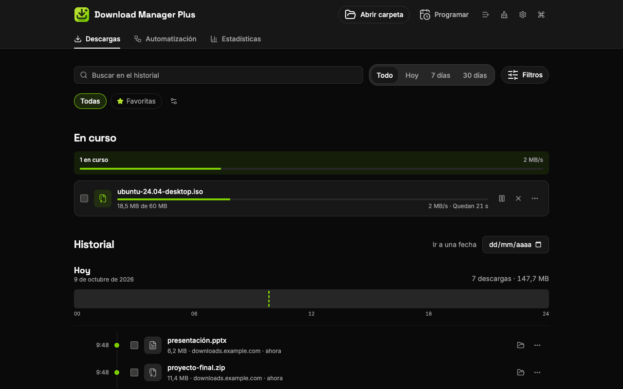 Gestor de descargas a pantalla completa de Download Manager Plus con la lista de todas las descargas: una en pausa, otra en curso con velocidad y tiempo restante, una fallida con botón para reintentar y varias completadas con acceso a su carpeta