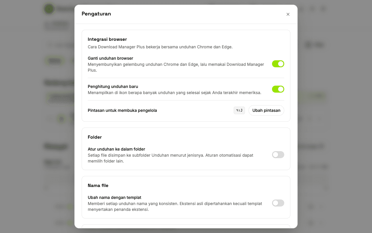 Halaman pengaturan Download Manager Plus dengan opsi untuk mengganti unduhan browser, menampilkan penghitung pada ikon, mengubah pintasan keyboard, mengatur notifikasi, dan memilih tema