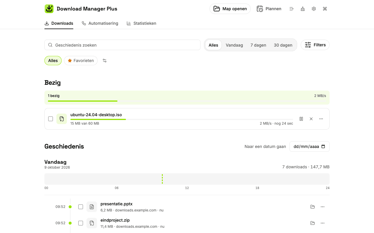 Downloadbeheer van Download Manager Plus op volledige pagina met elke download: één gepauzeerd, één bezig met snelheid en resterende tijd, één mislukt met een knop om opnieuw te proberen en meerdere voltooide met een link naar hun map