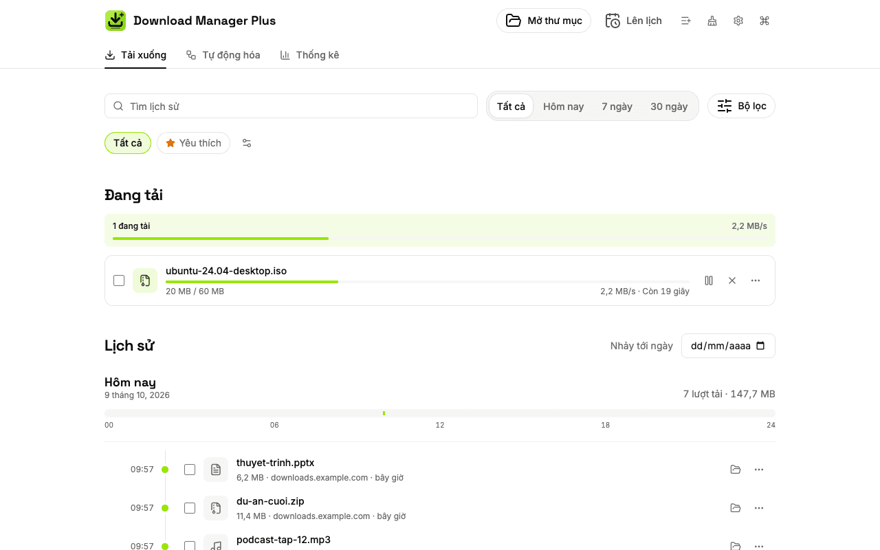 Trình quản lý tải cả trang của Download Manager Plus liệt kê mọi lượt tải: một tạm dừng, một đang chạy với tốc độ và thời gian còn lại, một thất bại với nút thử lại và vài lượt hoàn tất với liên kết tới thư mục